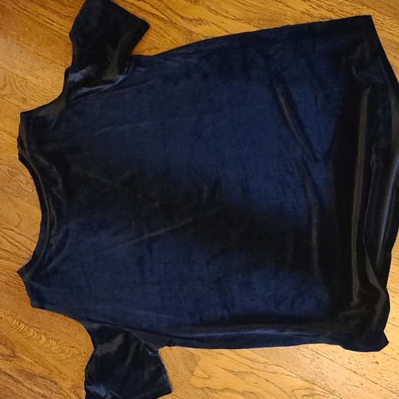 Black velvet cold shoulder top - Picture 3 of 4